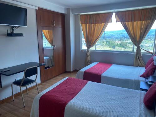 Postel nebo postele na pokoji v ubytování Hotel Versailles