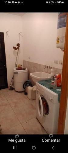 ArgentinaにあるDescansa AQUÍのバスルーム(洗濯機、トイレ付)