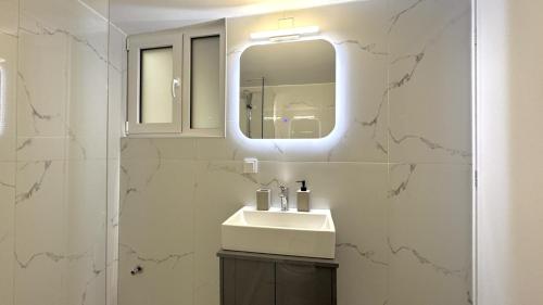 Ванная комната в Estia Luxury Apartment