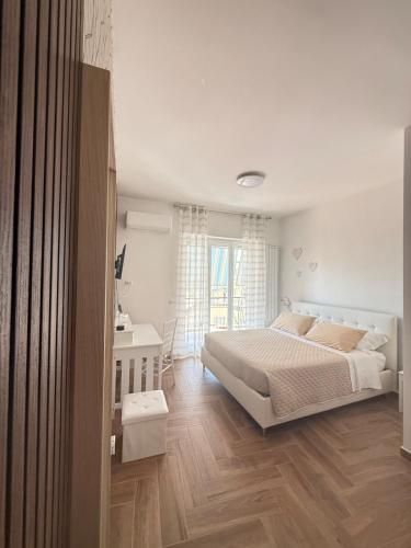 Betti Holiday House - Naples Center - Casa Vacanze - Napoli Centro - Rione Sanità