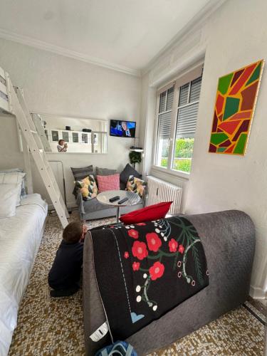 Katil atau katil-katil dalam bilik di IDÉAL ART DÉCO compris un parking privé sécurisé Darcy Liberté centre Gare-Ville