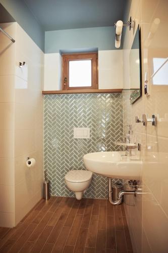 a bathroom with a sink and a toilet at Domki na Kaszubach - nad jeziorem z balią i sauną in Bytów