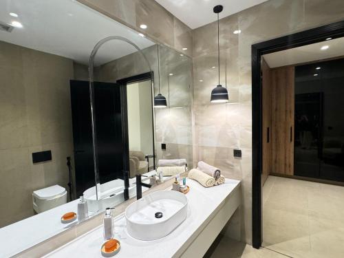 Gallery image of Penta Square Signature Apartments-DHA Lahore in Lahore