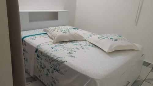Postel nebo postele na pokoji v ubytování cAMÉLIAS