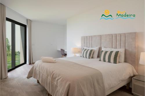 Postel nebo postele na pokoji v ubytování OurMadeira - Calheta Pearl