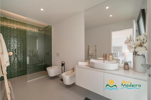Koupelna v ubytování OurMadeira - Calheta Pearl