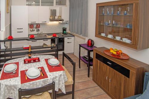 Apartments with parking space Pula - 23336