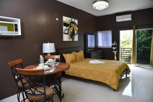 Llit o llits en una habitació de lsstonethrow Apts