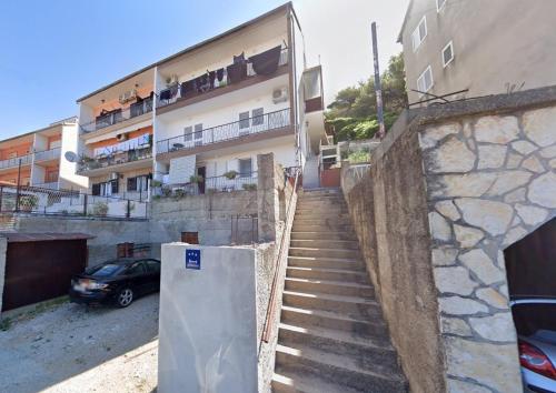 Apartments with parking spaces Sibenik - 24537