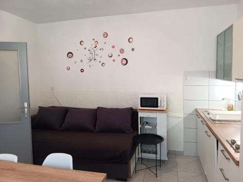 Apartments with parking space Sibenik - 24537