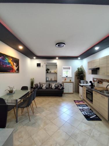 Family-friendly apartments with swimming pool Sveti Martin, Central Istria - Sredisnja Istra - 23295