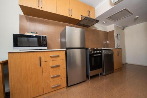 Кухня или мини-кухня в Best Western Plus Hovell Tree Inn
