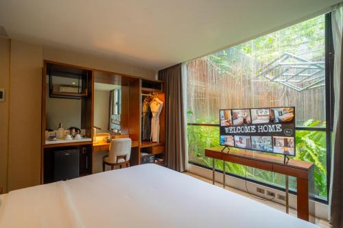 Postel nebo postele na pokoji v ubytování The Henry Hotel Roost Bacolod