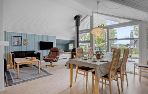 TV a/nebo společenská místnost v ubytování Three-Bedroom Holiday Home In Assens
