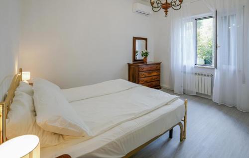 a white bedroom with a bed and a window at Beautiful Home In Corsanico in Corsanico-Bargecchia