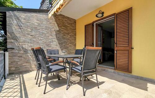 Beautiful Home In Novigrad With Wifi
