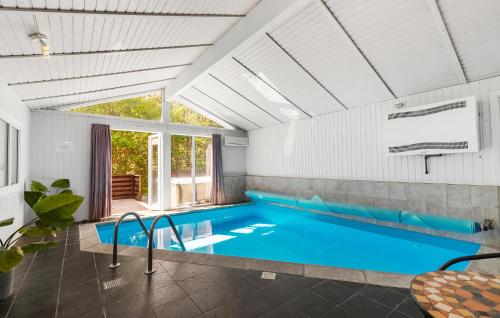 Πισίνα στο ή κοντά στο Lovely Home In Nørre Nebel With Sauna