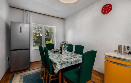 Kuchyň nebo kuchyňský kout v ubytování Gorgeous Apartment In Jadranovo