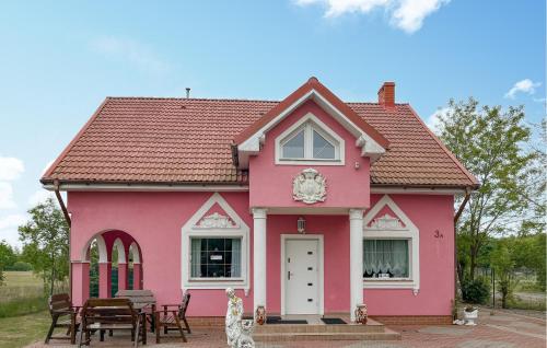 4 Bedroom Amazing Home In Nowe Warpno