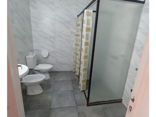 a bathroom with a toilet and a sink and a shower at Atuel hole inclusive in San Rafael