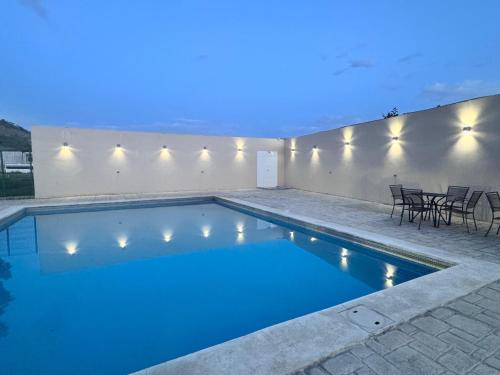 Bazén v ubytování Anturios House Apartamento 1 nebo v jeho okolí