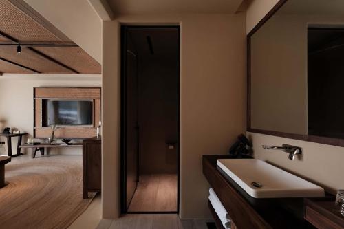 a bathroom with a sink and a mirror at Dali Warm Dwellingt Hotel in Dali Ancient Town