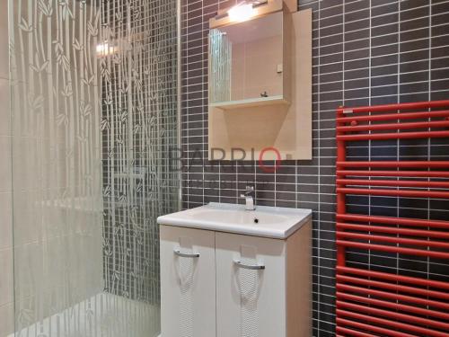 a bathroom with a white sink and a shower at Appartement T2 à Banyuls-sur-Mer, Loggia et Parking - FR-1-309-519 in Banyuls-sur-Mer