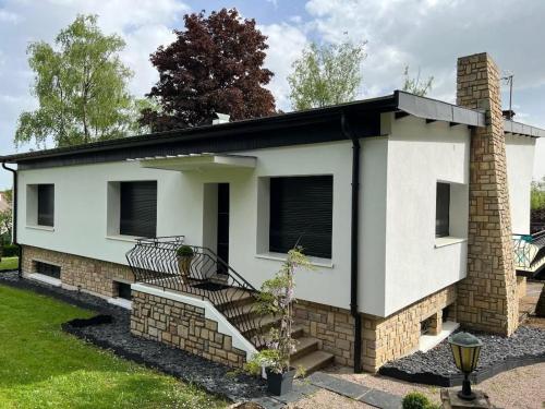 Élégante villa moderne à Vittel - FR-1-589-816