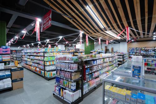 ホテルの敷地内または近くにあるスーパーまたはその他のお店