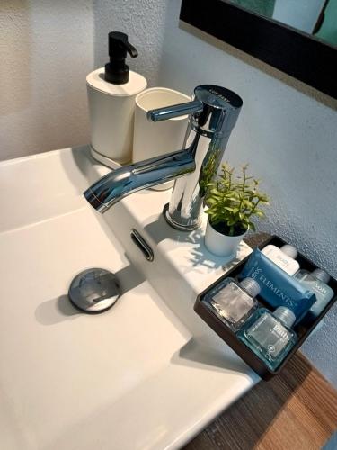 a sink with a faucet and a tray with medicines at S10 DOBLE CAMA MATRIMONIAL Premium Suite Frente al TEC CEM con Cocineta WiFi Balcón Parking Terraza in Mexico City