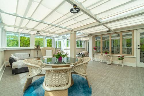 a conservatory with a glass ceiling and a table and chairs at 7811 The Solace Vista in Vancouver