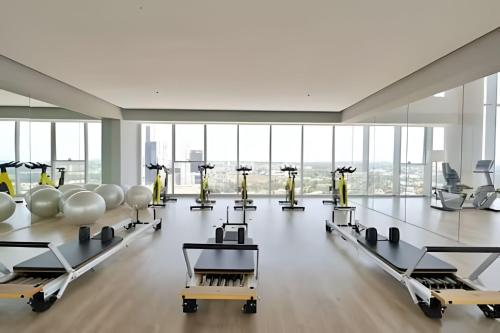 a gym with treadmills and elliptical machines at Parklife Pabellón in Guadalajara