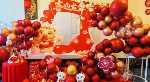 a bunch of balloons with a lion and a sign at Tongxiang Inspirock Hotel in Jiaxing