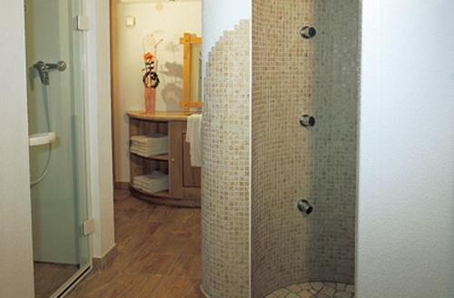 a bathroom with a shower with a glass door at Hotel Garni Elfriede inklusive Super Sommer Card in Serfaus