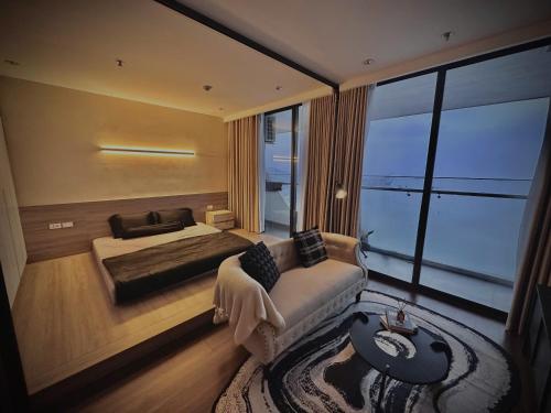 Fotografie z fotogalerie ubytování Apartment on 27th & 32nd floor,Ha Long Bay view & Bai Chay Bridge v destinaci Ha Long