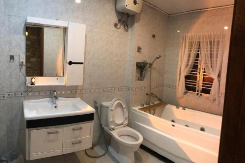 Koupelna v ubytování DU Home Huế