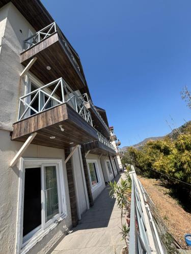 Gallery image of The grand inn lake side in Bhīm Tāl