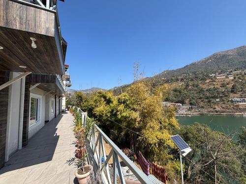 Gallery image of The grand inn lake side in Bhīm Tāl