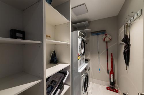 Φωτογραφία από το άλμπουμ του Pier 25 - 3 Bedroom Apartment Kingston Foreshore σε Kingston 