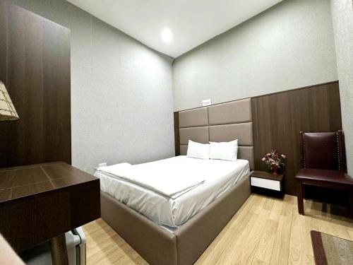 Postel nebo postele na pokoji v ubytování Hanoi 0riental Hotel