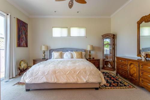 a bedroom with a bed and a dresser and a mirror at Sebastopol Hot Tub BBQ Nature & Family Fun in Sebastopol