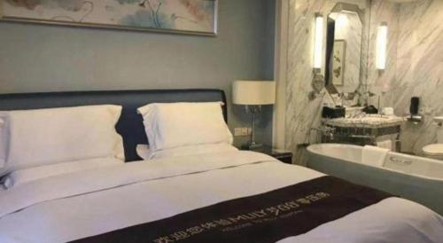Ένα ή περισσότερα κρεβάτια σε δωμάτιο στο Yuncheng Jianguo Hotel