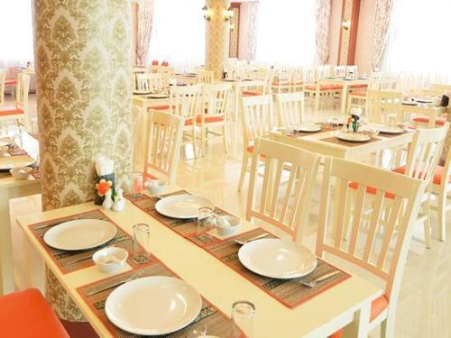 Restaurace v ubytování โรงแรมภูรัญญารีสอร์ทเขาใหญ่