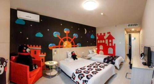 a bedroom with two beds and a castle wall at Jinjiang Inn Baotou Donghe East Railway Station in Baotou
