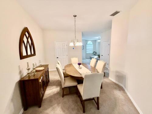Grand Village 4BR Pool Home near Disney Parks photo 16