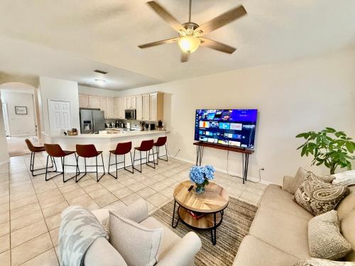 Grand Village 4BR Pool Home near Disney Parks photo 7