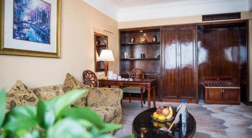 a living room with a couch and a table at New Century Hotel Taizhou 