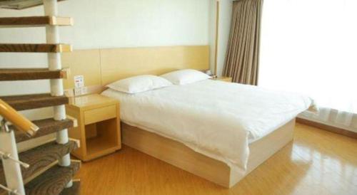 Katil atau katil-katil dalam bilik di GreenTree Inn Binzhou Bus Station