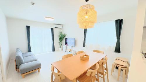 a dining room with a table and chairs at Villa Konatsu -小夏- in Nago