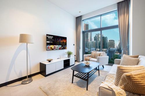 Gorgeous 1 BR in Business Bay with Huge Terrace